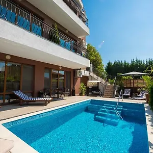 https://villa-maria-hotel.sozopol-hotels.com