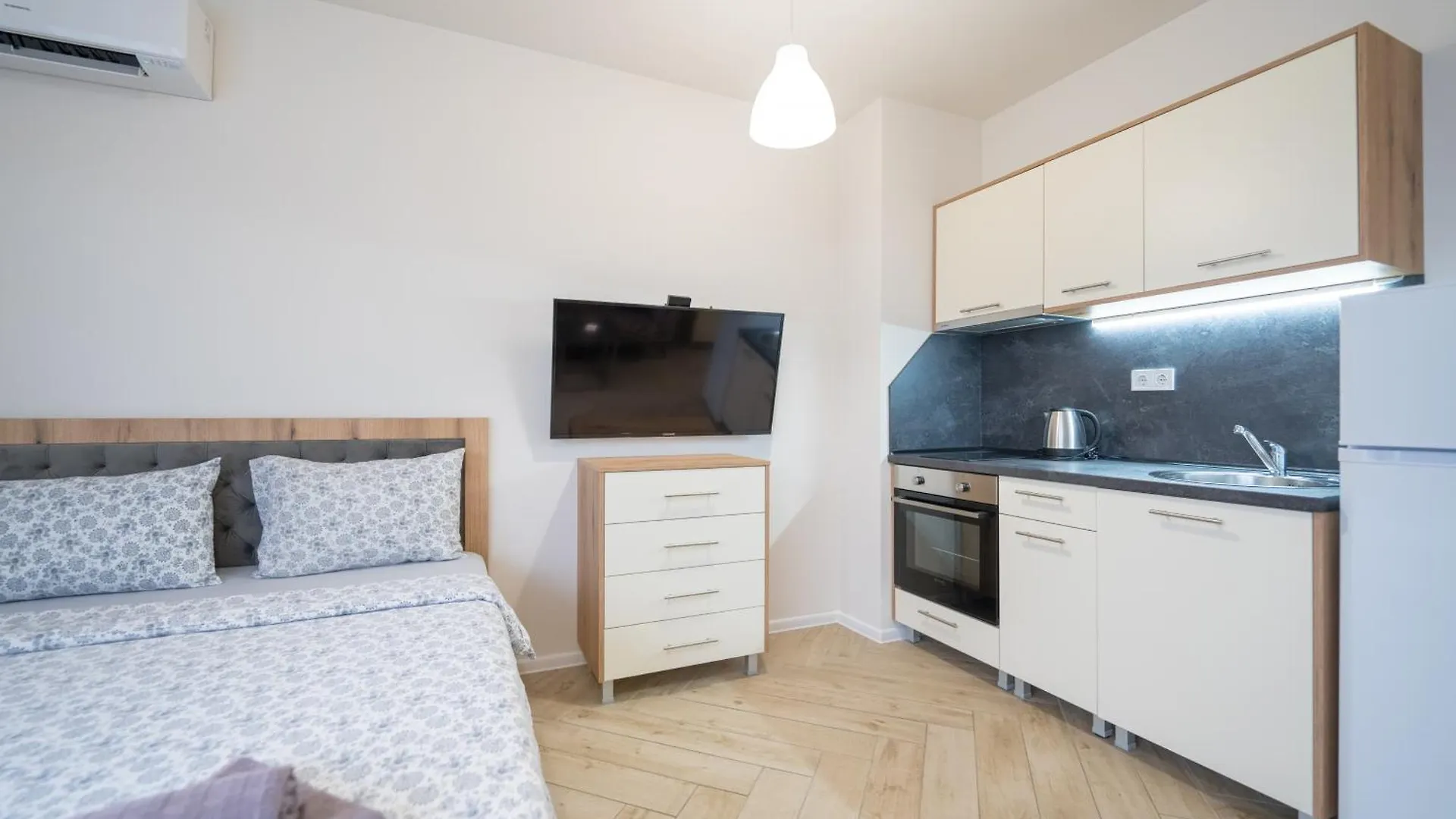 Aparthotel Wow Studios For Rent - Bul Montevideo 25A - B Sofia