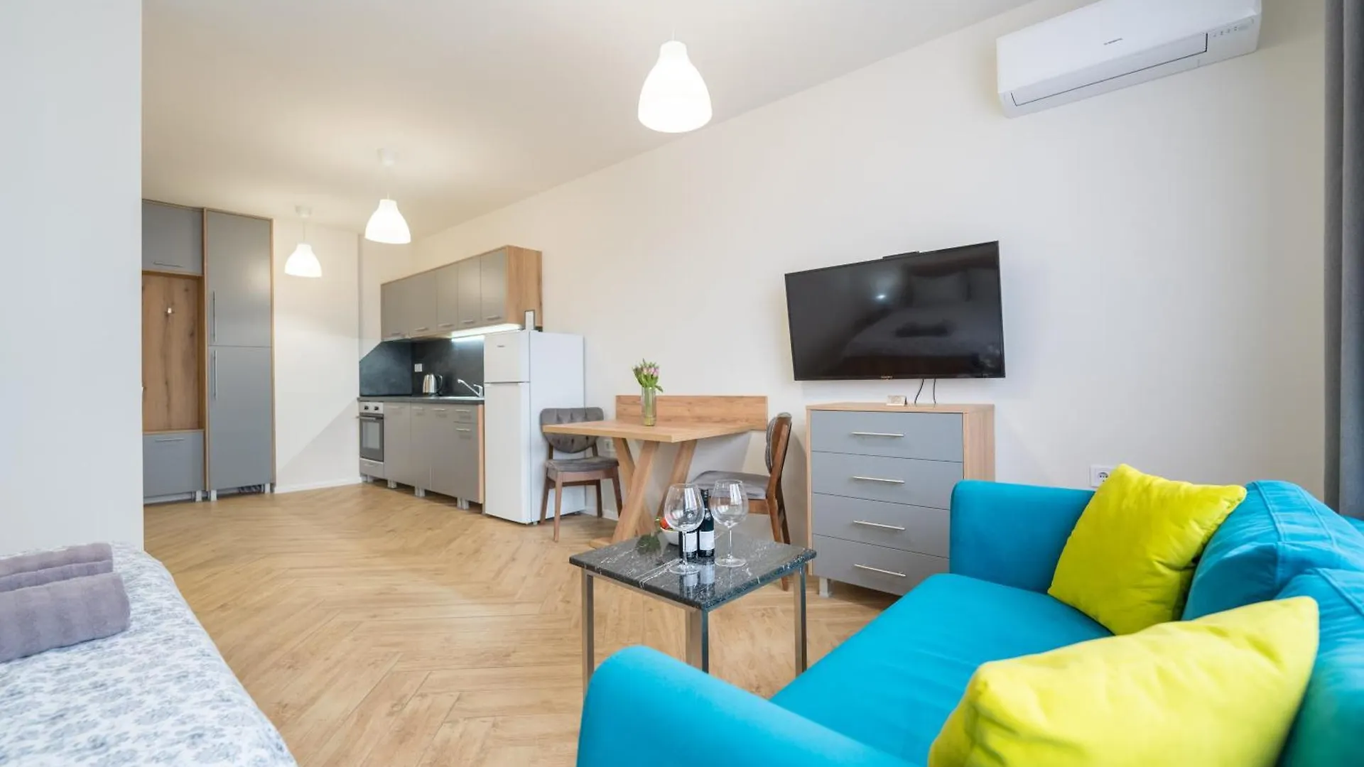 Wow Studios For Rent - Bul Montevideo 25A - B Sofia