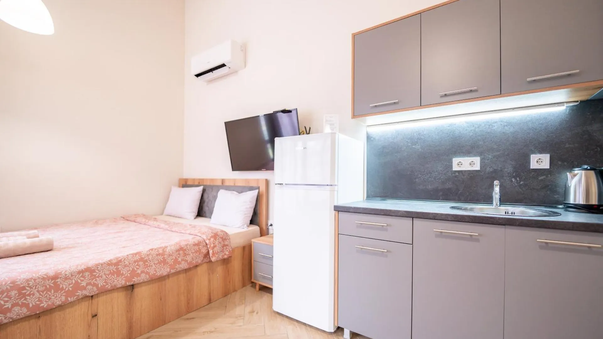 Wow Studios For Rent - Bul Montevideo 25A - B Sofia