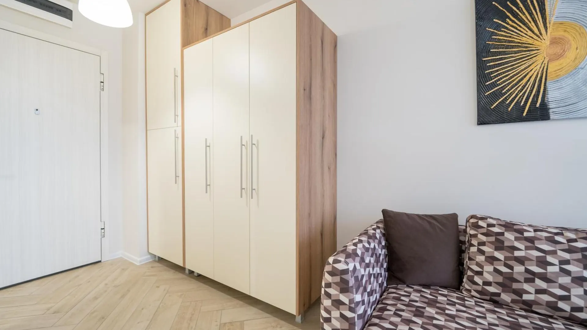 Wow Studios For Rent - Bul Montevideo 25A - B Sofia